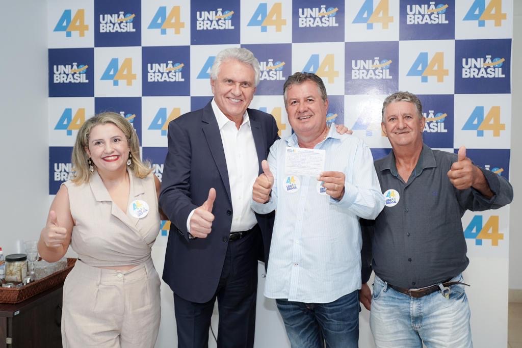 Caiado acerta filiação de mais 11 prefeitos ao União Brasil