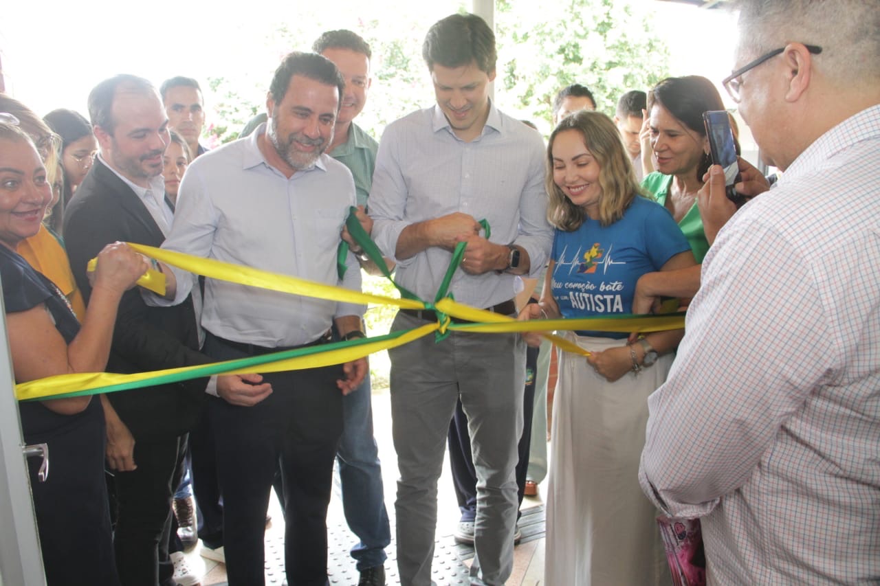 Daniel Vilela inaugura sala multissensorial e entrega 2.500 tablets em Aparecida