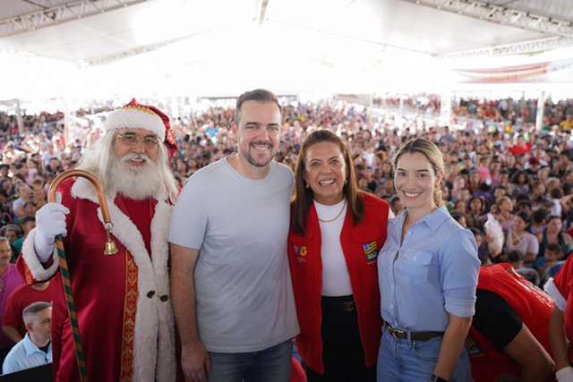 Gracinha Caiado entrega mais de 21 mil brinquedos em Aparecida