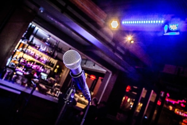 Justiça proíbe shows e música ao vivo em bar famoso de Goiânia