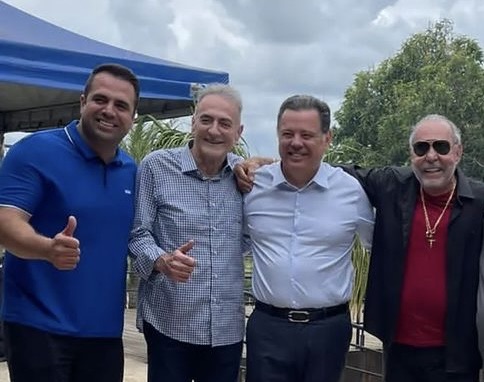 Tião Peixoto se aproxima de Marconi e avalia convites de filiação