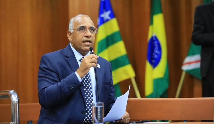 Sob vaias, Rogério Cruz apresenta balanço negativo de R$ 111 milhões