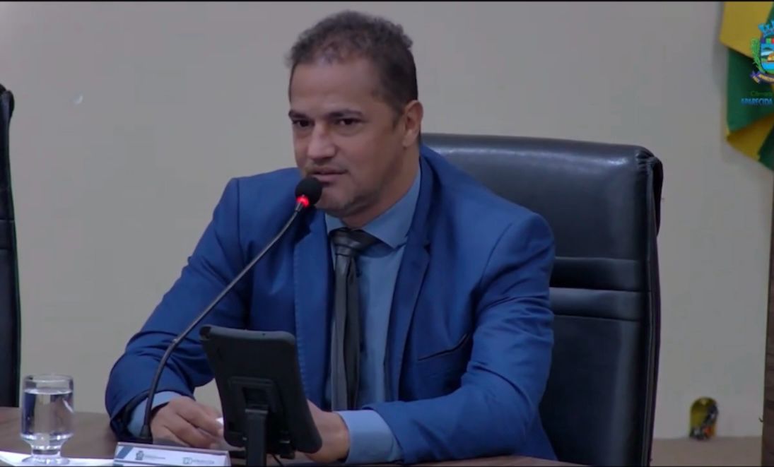 Vereador de Aparecida comete gafe e vota contra o projeto de sua autoria