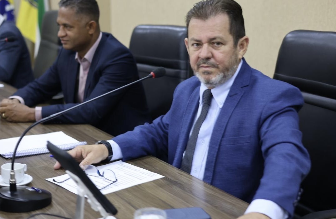 Mendanha não pensou na população quando renunciou a prefeitura, rebate Gleison Flávio