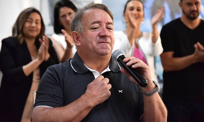 Vilmar lança obra de pavimentação no Rosa dos Ventos com 2 shows