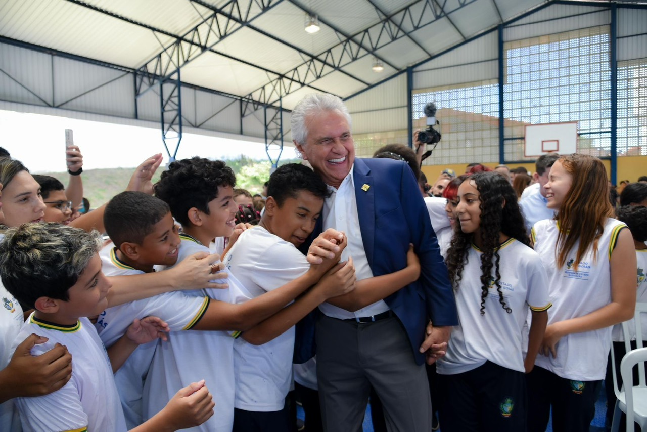 Caiado inaugura colégio de tempo integral em Aparecida de Goiânia