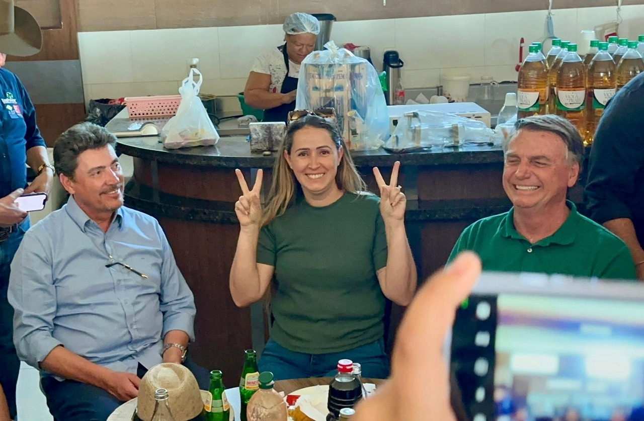 Flaviane Godoy se reúne com Bolsonaro para tratar sobre Guapó