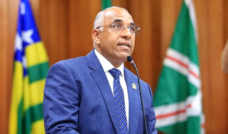 Prefeito Rogério Cruz afirma que é alvo de perseguição política