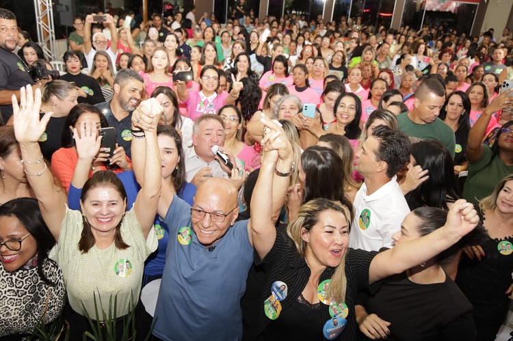 Mais de mil mulheres reafirmam apoio a Professor Alcides em grande evento