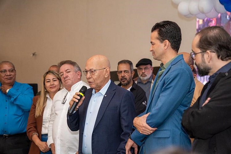 Professor Alcides recebe mais apoios durante encontro com lideranças evangélicas