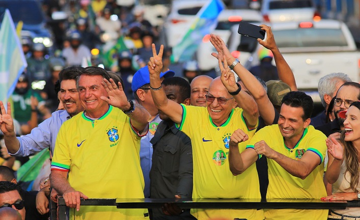 Com Bolsonaro, mais de 10 mil pessoas manifestam apoio a Professor Alcides
