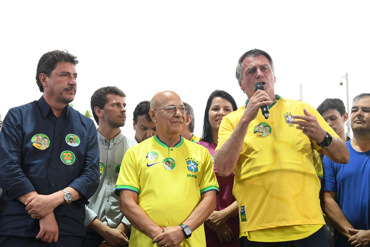 Bolsonaro diz que adversários de Professor Alcides negociam Secretaria de Educação com o PT