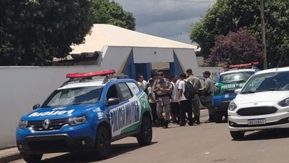 Adolescente é esfaqueado na porta da escola em Aparecida