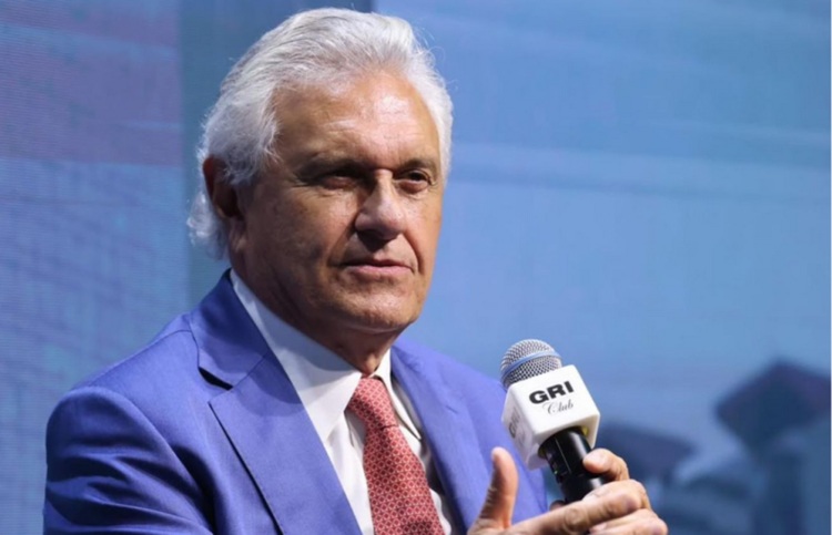 E daí A vida continua, responde Caiado sobre indiciamento de Bolsonaro