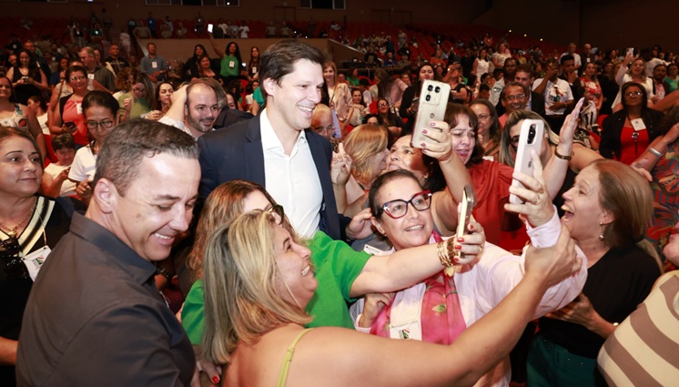 Daniel Vilela anuncia R$ 145,5 milhões para a educação e bônus para professores