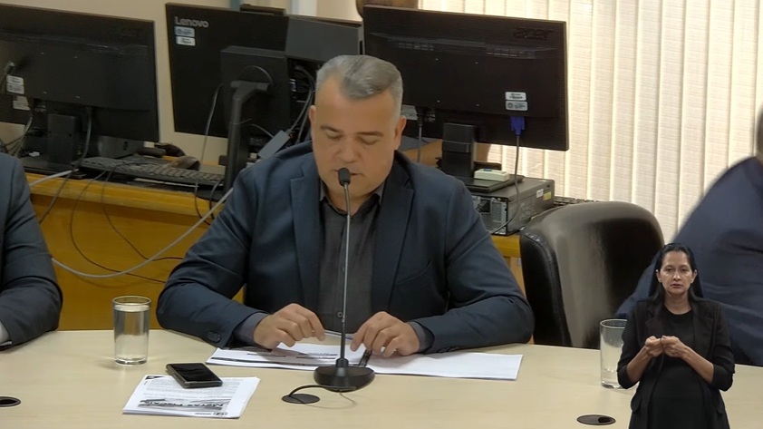 Prefeito de Goiânia abandona prestação de contas na Câmara Municipal