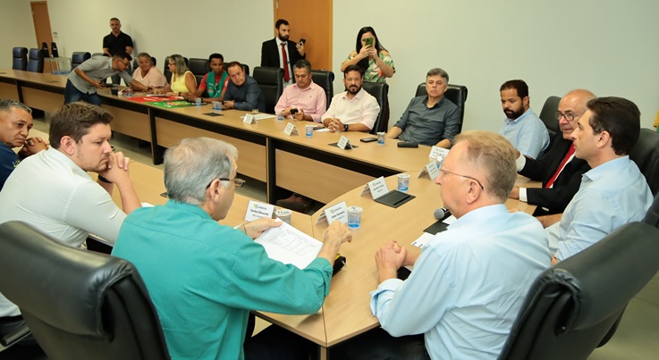 Servidores aceitam proposta de parcelamento da folha de dezembro apresentada por Vilela