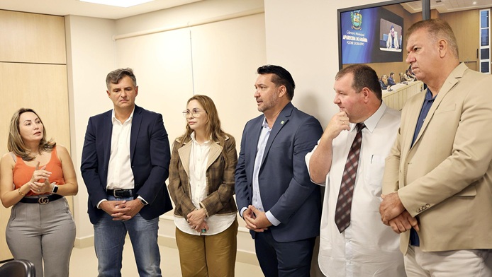 Gilsão Meu Povo e demais vereadores se reúnem com representantes da ACIAG