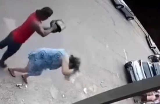 Homem é preso após agredir advogada com um capacete