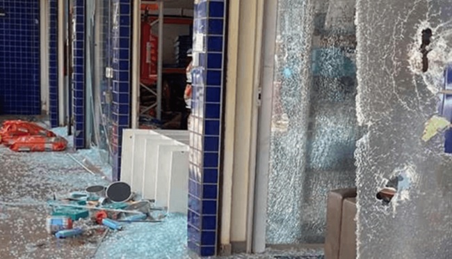 Homem surta com morte de cadela e destrói clínica veterinária