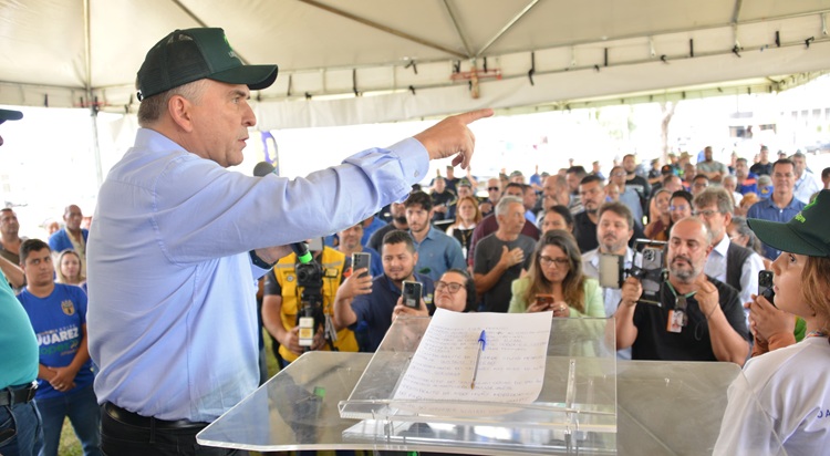 Prefeito Mabel lança mais dois mutirões e cobra limpeza da cidade