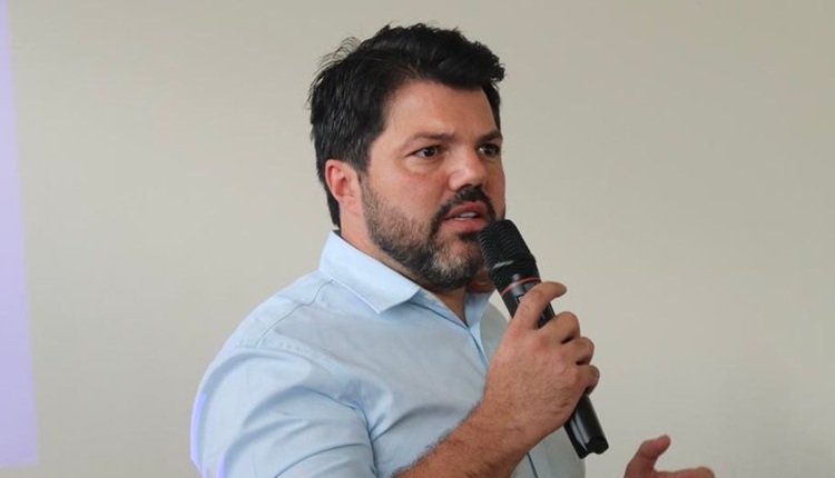 “Ou trabalha ou sai da cidade”, diz prefeito de Anápolis a morador de rua