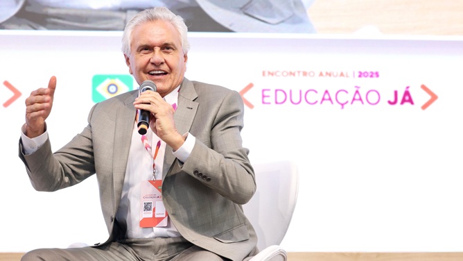 Caiado apresenta modelo da Educação goiana em evento em São Paulo