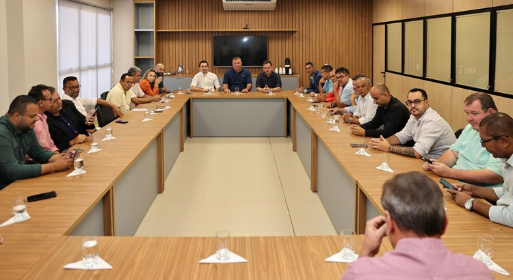 Prefeito Vilela sacramenta aproximação com os 25 vereadores de Aparecida