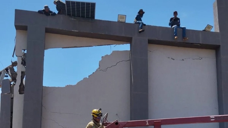 Telhado da Igreja Videira em Goiânia desaba