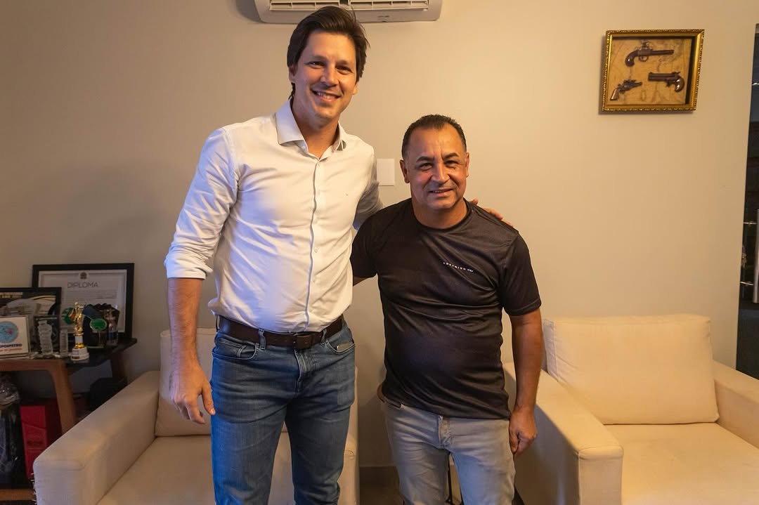 Daniel Vilela visita prefeito do PL que se recupera de cirurgia