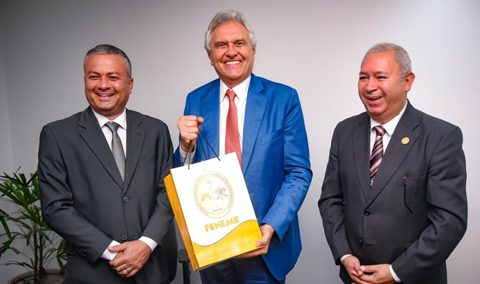 Caiado recebe homenagem de entidades nacionais de segurança pública