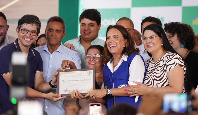 Gracinha Caiado recebe título de cidadã niquelandense