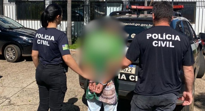 Homem é preso após tentar matar a própria irmã com pedaço de madeira