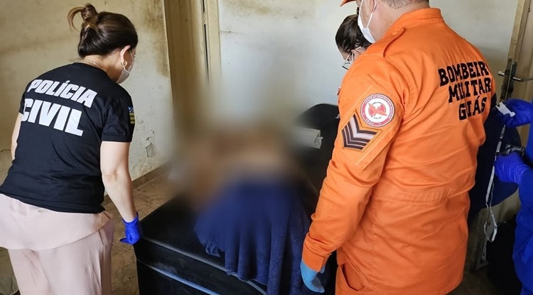 Polícia encontra idoso de 76 anos abandonado, desnutrido e nu em meio a fezes