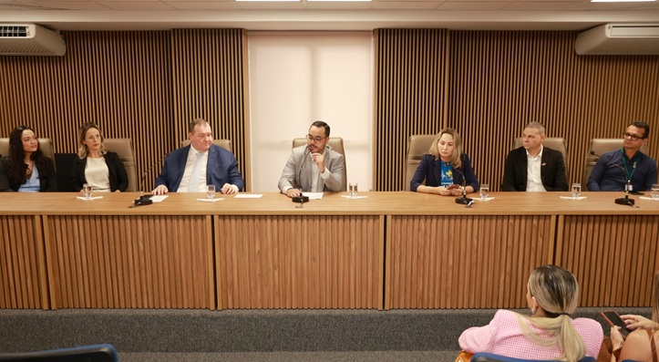 Tales e Tatá lideram audiência pública sobre inclusão de pessoas neurodivergentes