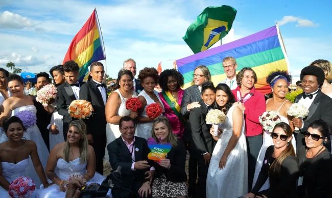 Casamento entre mulheres bate recorde no Brasil, mostra IBGE