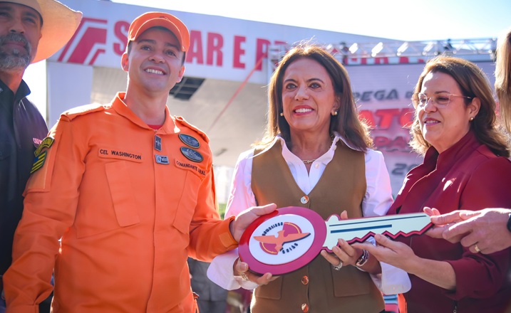 Gracinha Caiado entrega viaturas e equipamentos para Corpo de Bombeiros