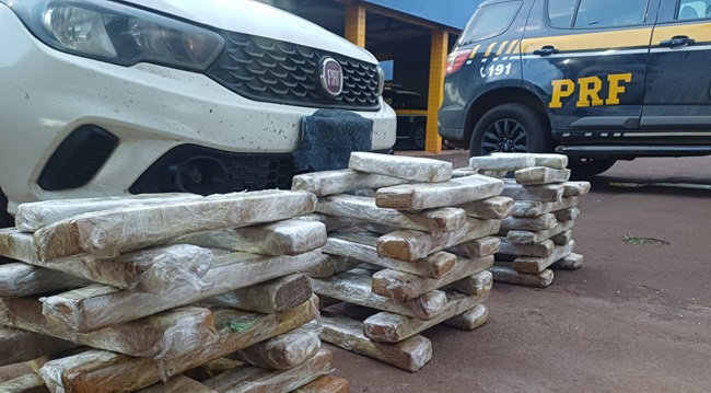 Homem é preso com 60 kg de maconha escondidos em fundo falso de carro