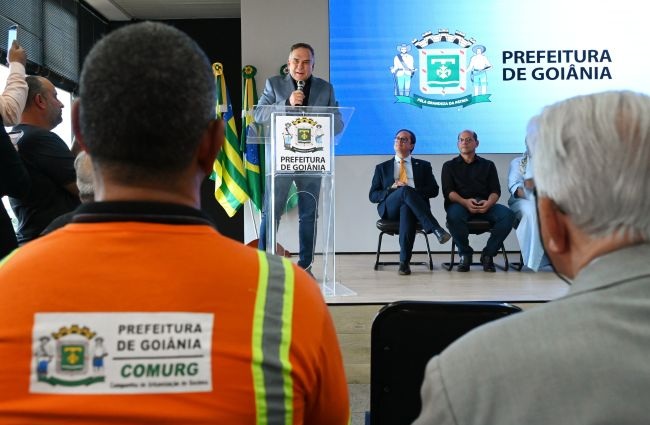 Mabel assina termo de cooperação para garantir acesso dos garis a banheiros no comércio de Goiânia