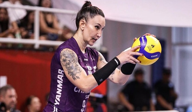 Primeira mulher trans campeã brasileira de vôlei começou a jogar em Goiânia