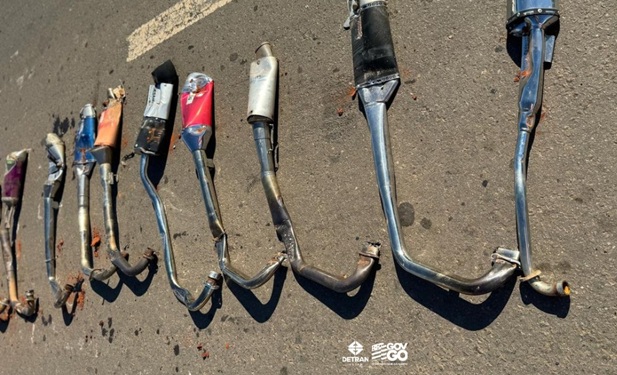 Randandan: Detran e PM destroem 350 escapamentos barulhentos