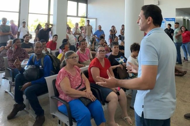 Vilela visita unidade de saúde superlotada e garante: “Vamos melhorar nosso sistema”