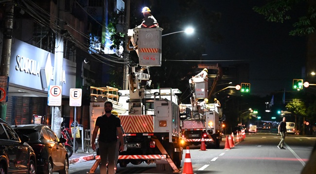 Moradores de Goiânia comemoram a chegada da nova iluminação: “Mudou da água pro vinho”
