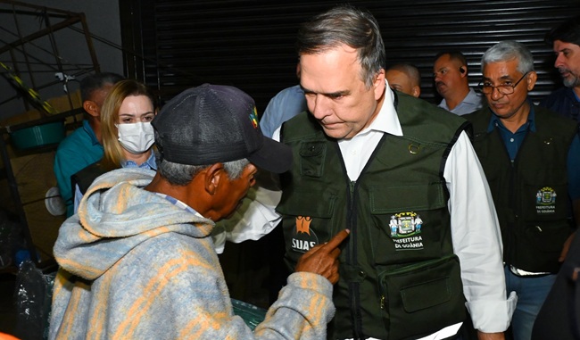 Prefeito Mabel participa de abordagem a pessoas em situação de rua