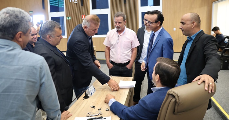 Pedido de vista e votação em ritmo acelerado cria mal-estar na Câmara de Aparecida