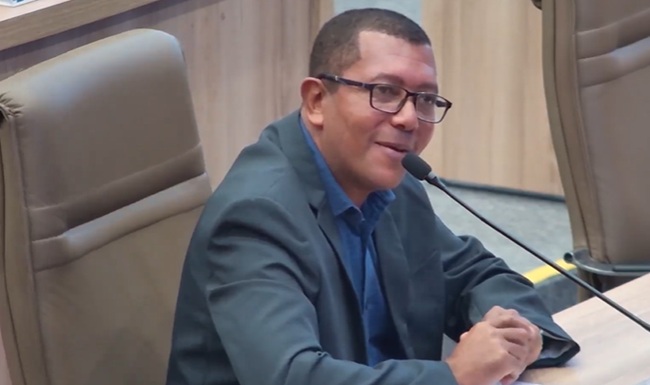 Após elogios, vereador se diz chateado porque o prefeito não foi comer bacalhau em sua casa