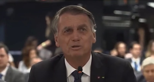 Bolsonaro chama apoiadores que pediam AI-5 e intervenção militar de “malucos”