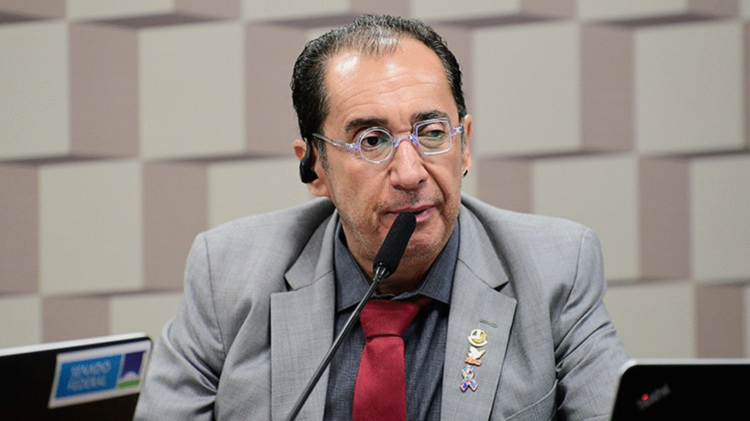 Jorge Kajuru ameaça romper com Lula e migrar para oposição