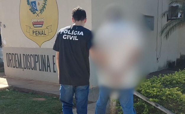 Homem que prometia carreira de atleta de futebol para jovem é preso por exploração sexual