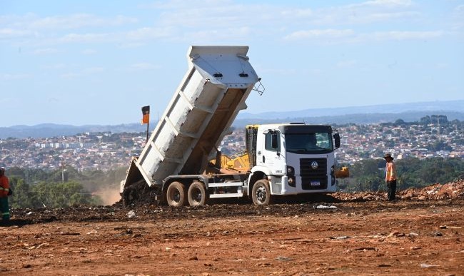 Justiça diz que decisão da SEMAD pode ser “catastrófica” para a coleta de lixo em Goiânia